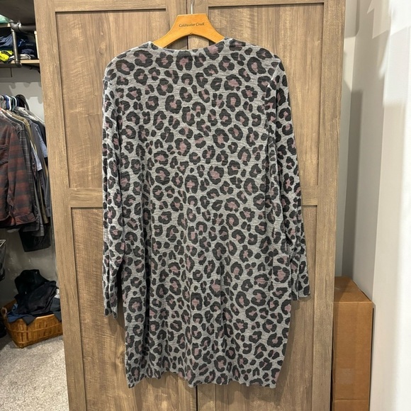 Torrid 4X Slub Boyfriend Cardigan Grey Pink Leopard Button-Front Sweater - Picture 8 of 11